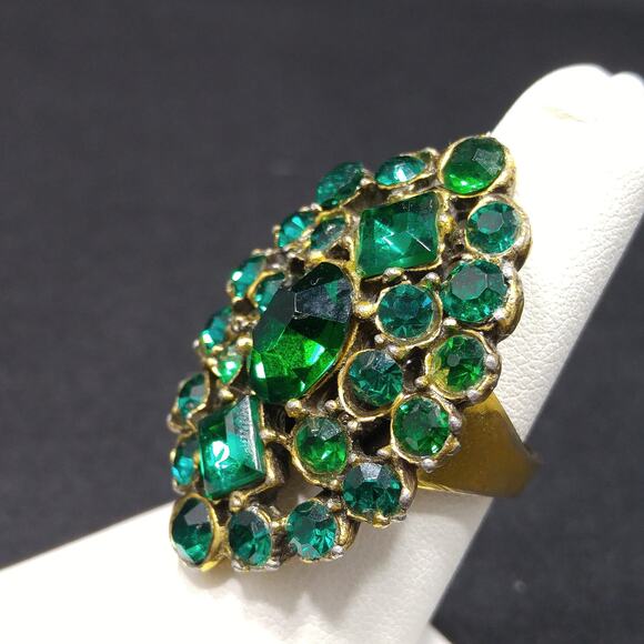 Vintage Emerald Green Rhinestone Ring, Size 7 Adjustable, 1960s - Picture 7 of 10
